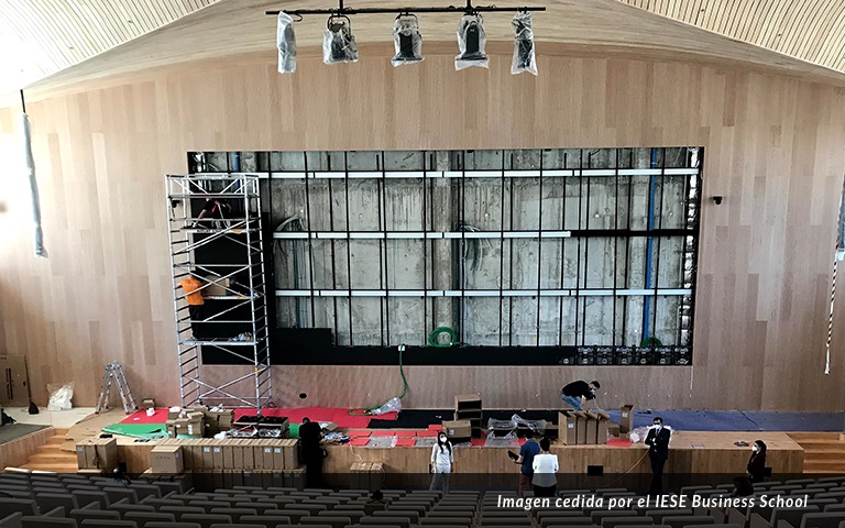 Instalación del Videowall del auditorio IESE Business School de Madrid